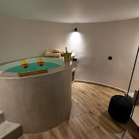 빌라 Lami Traditional Windmill - With Private Pool And Jacuzzi *