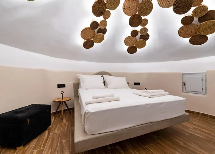 빌라 Lami Traditional Windmill - With Private Pool And Jacuzzi 피르고스