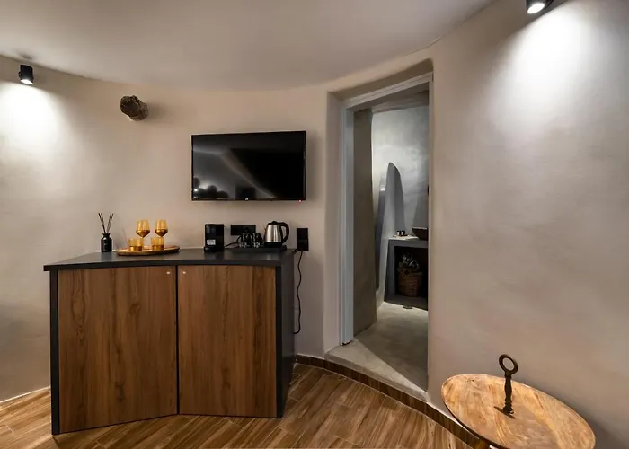 Lami Traditional Windmill - With Private Pool And Jacuzzi 빌라 피르고스